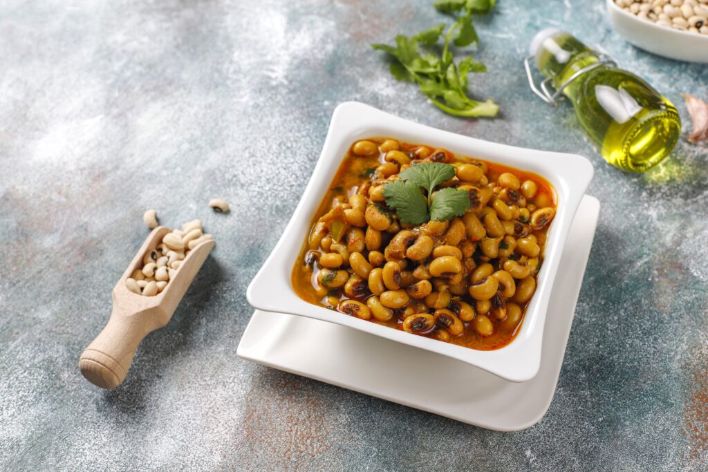insalata tiepida di fagioli dall’occhio con pomodorini